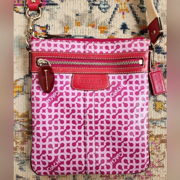 Coach Penelope Op Art Pink Coated Canvas Swingpack Crossbody Bag Handbag Purse - Picture 1 of 16